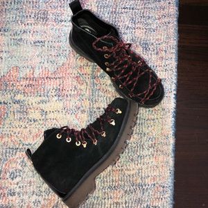 Chunky soled Sam Edelman boots 😍